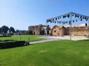 חצר חאן בורג' בנימינה